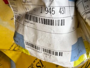 2 X MOCOWANIE USZCZELKI DRZWI TYŁ BMW 7 E32 NOWE OEM