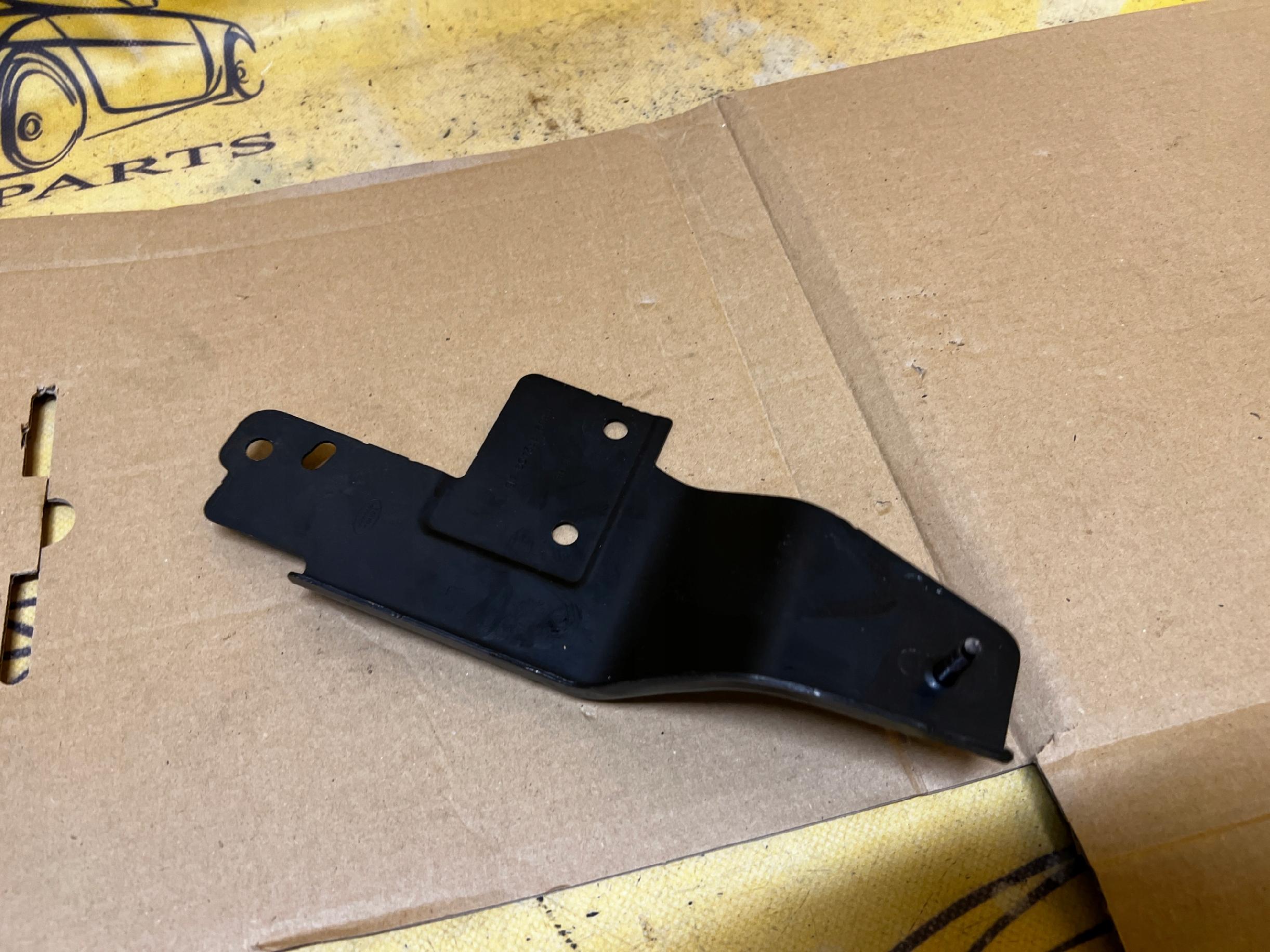 WSPORNIK MOCOWANIE ZDERZAKA LEWY TYŁ LR RANGE ROVER EVOQUE II L551