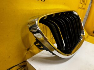 NERKA GRILL KRATA KRATKA ZDERZAKA PRZÓD PRAWY PRAWA BMW F87 M2 COUPÉ NOWA