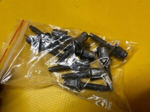 10 X KOŁEK DO NITOWANIA JEDNOSTRONNEGO BMW M6X26,7 NOWY OEM