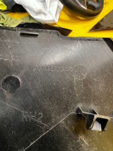 TRÓJKĄT ZAŚLEPKA BŁOTNIKA TYŁ PRAWA PRAWY RENAULT MEGANE IV KOMBI