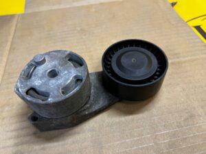 NAPINACZ PASKA ROZRZĄDU AUDI Q7 SQ7 4M0 4.0 TDI