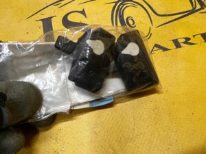 USZCZELKA RAMIENIA GÓRNA PRAWA DRZWI TYŁ BMW X1 E84 NOWA OEM