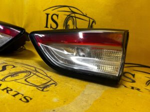 LAMPA TYLNA W KLAPĘ PRAWA FORD ESCAPE MK4