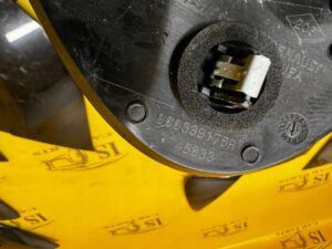 TRÓJKĄT ZAŚLEPKA BŁOTNIKA TYŁ LEWA LEWY RENAULT SCENIC IV