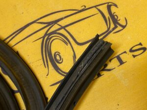 USZCZELKA KLAPY TYLNEJ BAGAŻNIKA MERCEDES W257