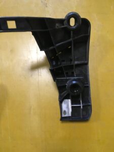 PRAWY ŚLIZG MOCOWANIE ZDERZAKA TYŁ INFINITI Q30