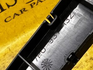 POKRYWA SKRZYNKI SKRZYNKA BEZPIECZNIKÓW PORSCHE CAYENNE II 7P5