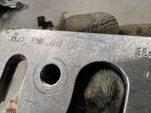 UCHWYT PRZEWODÓW WĘŻY WODY CHŁODZENIA AUDI A8 D4 4.0 TFSI