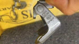 ZAWIAS DRZWI PRAWY GÓRNY RENAULT MEGANE IV