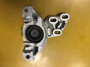 ŁAPA PODUSZKA SILNIKA INFINITI Q30 W246 W177 1.6