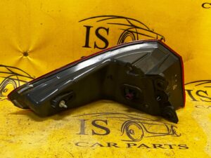 LAMPA TYLNA W BŁOTNIK PRAWA BMW G30 LEKKO PĘKNIĘTA