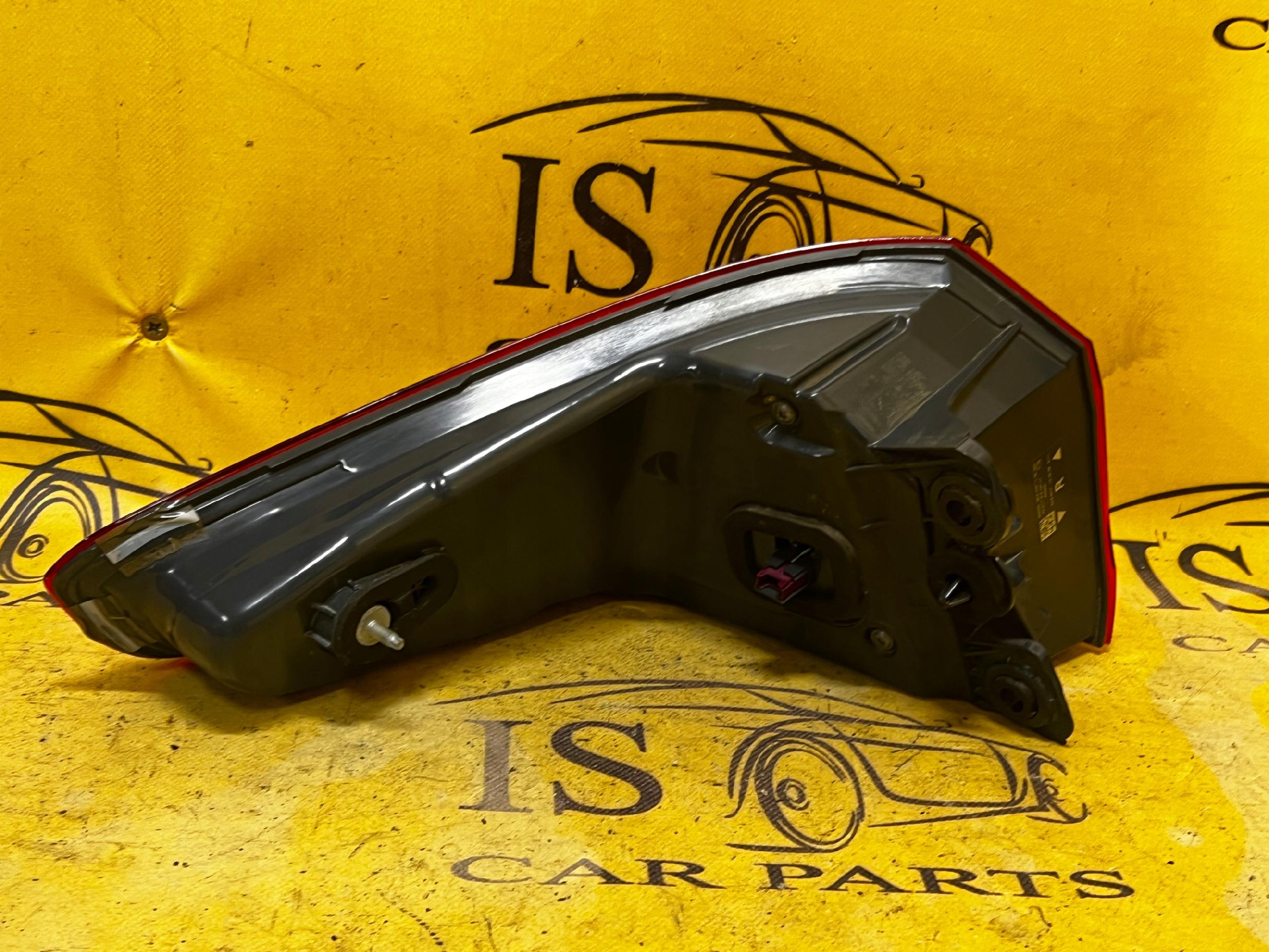 LAMPA TYLNA W BŁOTNIK PRAWA BMW G30 LEKKO PĘKNIĘTA