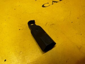 OSŁONA UCHWYT ŚRUBY KOŁA RENAULT DACIA