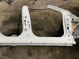 ĆWIARTKA BŁOTNIK PODŁUŻNICA PRÓG PRAWY BOK DACIA SANDERO STEPWAY III 2023R