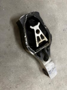 PODUSZKA ŁAPA WSPORNIK SILNIKA CITROEN C4 GRAND PICASSO II 1.6 THP