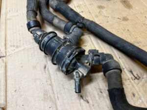 KOMPLET MAGISTRALA WODNA TERMOSTAT PRZEWÓD WODY DACIA DOKKER 1.5 BLUE DCI