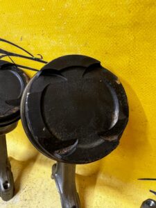 KOMPLET TŁOKI KORBOWODY ŚRUBY SILNIKA B38 BMW F40 MINI