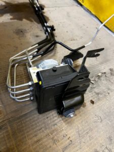 POMPA ABS PRZEWODY DACIA SANDERO III 2023R