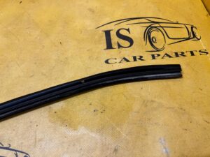 USZCZELKA DOLNA DRZWI PRZÓD PRAWY LEWY FORD MUSTANG VI