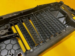 ŻALUZJA WLOT POWIETRZA KIEROWNICA MERCEDES C-KLASA W206