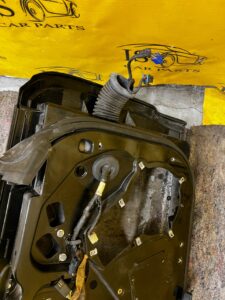 DRZWI LEWA STRONA LEWY PRZÓD LISTWA CHEVROLET CORVETTE C5 97-04