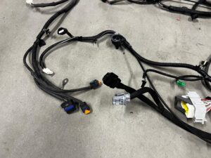 INSTALACJA WIĄZKA KOMORY SILNIKA RENAULT CAPTUR I PRZEDLIFT 0.9 TCE