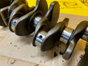 WAŁ KORBOWY SILNIKA CITROEN PEUGEOT 1.6 THP 5G01 10FJCC