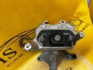 ŁAPA PODUSZKA SKRZYNI BIEGÓW DACIA SANDERO III 2021R