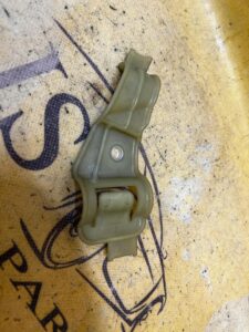 WSPORNIK UCHWYT MOCOWANIE CHŁODNICY BMW 5 G30