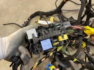 WIĄZKA INSTALACJA WNĘTRZA KABINY PEUGEOT 308 II T9