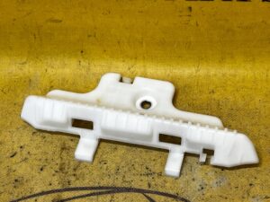 ŚLIZG MOCOWANIE ZDERZAKA LEWY TYŁ DACIA DUSTER II