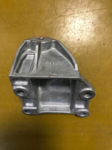 LEWA ŁAPA MOCOWANIE SILNIKA INFINITI Q70 M35H 3.5