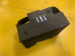 GÓRNA OSŁONA OBUDOWA AKUMULATORA JEEP WRANGLER JL