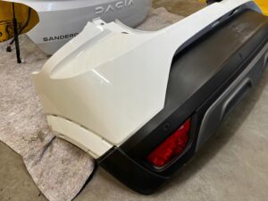 ZDERZAK 4PDC KLAPA LAMPY BELKA TYŁ DACIA SANDERO III STEPWAY 2024R LIFT 369