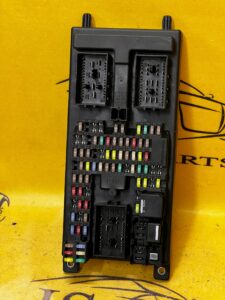 JAGUAR XJ X351 SKRZYNKA BEZPIECZNIKÓW MODUŁ