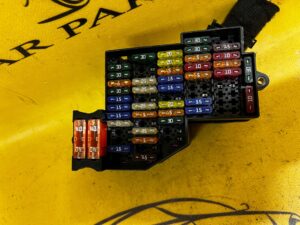 SKRZYNKA BEZPIECZNIKÓW BEZPIECZNIKI PORSCHE CAYENNE 7P5 7P0