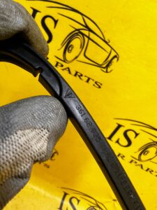 USZCZELKA PROWADNICA DRZWI LEWA PORSCHE CAYENNE II 7P5 LIFT 92A