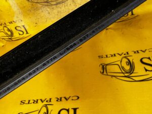 USZCZELKA LISTWA ZGARNIAJĄCA WEWNĘTRZNA SZYBY DRZWI LEWA PRAWA SKODA SCALA