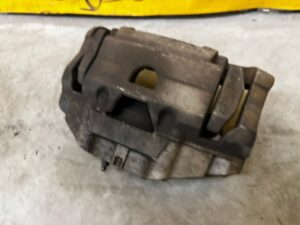 ZACISK HAMULCOWY PRZÓD PRAWY JAGUAR XJ X351