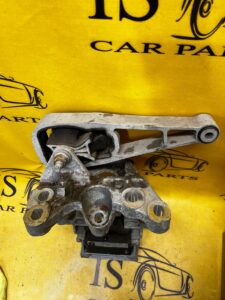 ŁAPA PODUSZKA SILNIKA EVOQUE L551 K8D2-6P096-AA