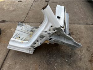 ĆWIARTKA PRAWY PRZÓD SŁUPEK PRÓG FARTUCH DACIA SANDERO III 3