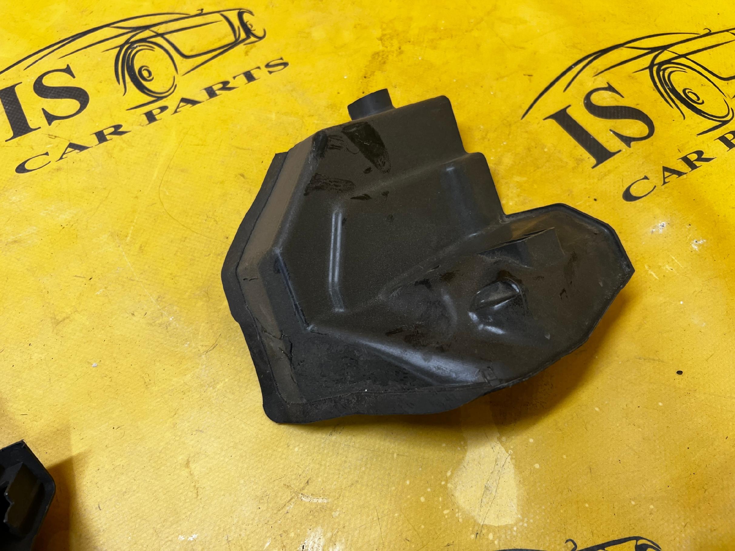 OSŁONA ZAMKA DRZWI PRZÓD PRAWY AUDI A8 D4