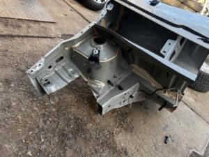 ĆWIARTKA PRAWY PRZÓD SŁUPEK PRÓG FARTUCH DACIA SANDERO III 3