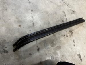 SZYNA PROWADNICA DRZWI PRZESUWNYCH ŚRODKOWA PRAWA DACIA DOKKER EU