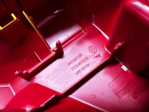 KLEMA PLUSOWA OSŁONA DACIA SANDERO III 2023R