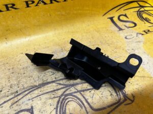 ZAŚLEPKA OSŁONA WSPORNIK WYGŁUSZENIE PODSZYBIA LEWA TOYOTA HILUX VIII 8