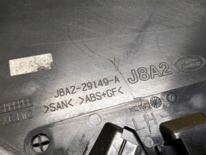 OSŁONA LISTWA SŁUPKA C BŁOTNIKA TYŁ LEWY RANGE ROVER VELAR L560