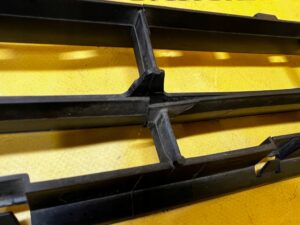 KRATKA DOLNA ŚRODKOWA ZDERZAKA PRZÓD PEUGEOT 508 RXH