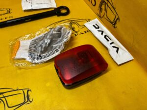 ZESTAW NAPRAWCZY AWARYJNY UCHO HOLOWNICZE ŻARÓWKI DACIA SANDERO III